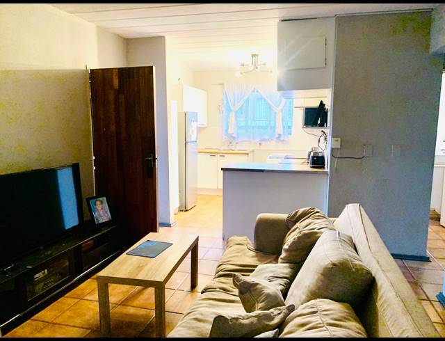2 BEDROOM FLAT FOR SALE IN JORDAAN PARK